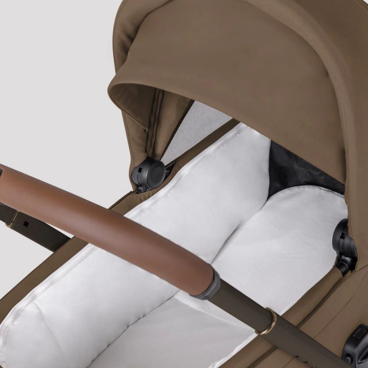 Silver Cross Breez Compact Bassinet - Maple - Breathable Bamboo Mattress
